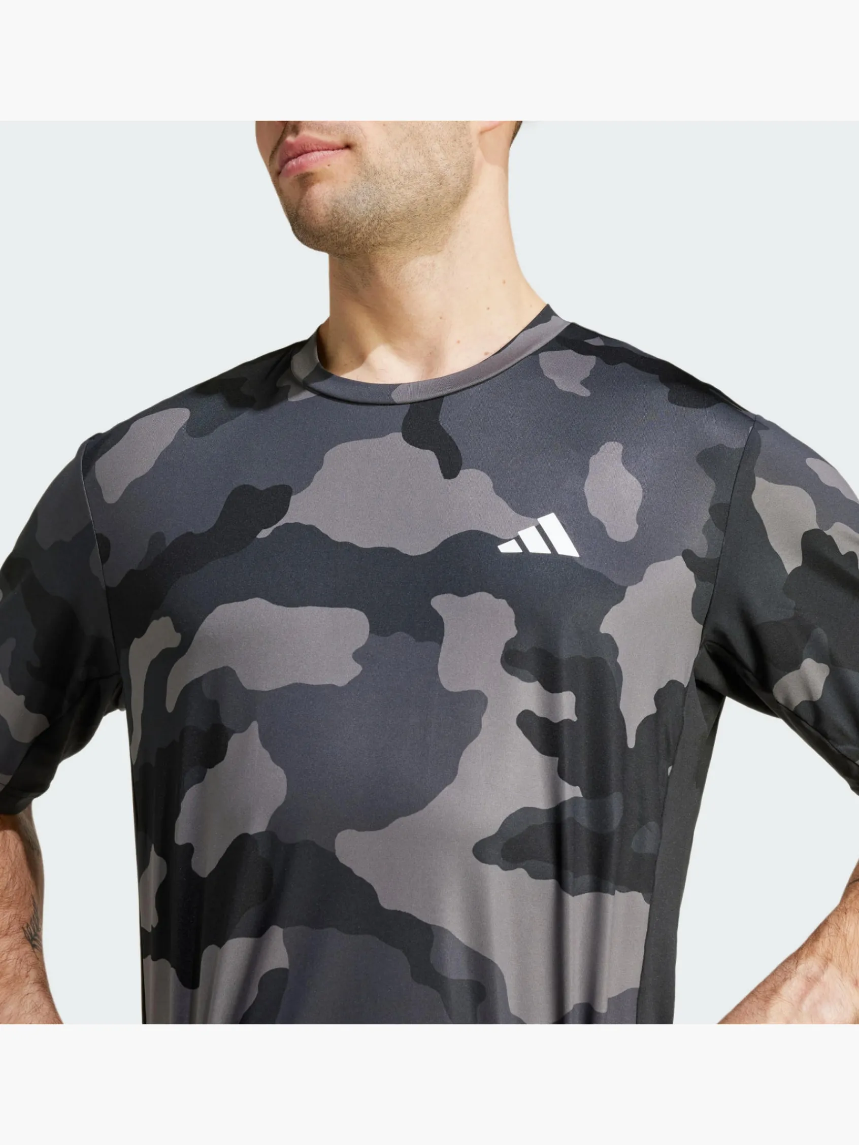 Herren adidas Train Essentials Camo Allover Print T-Shirt